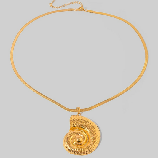 La Concha Pendant Necklace