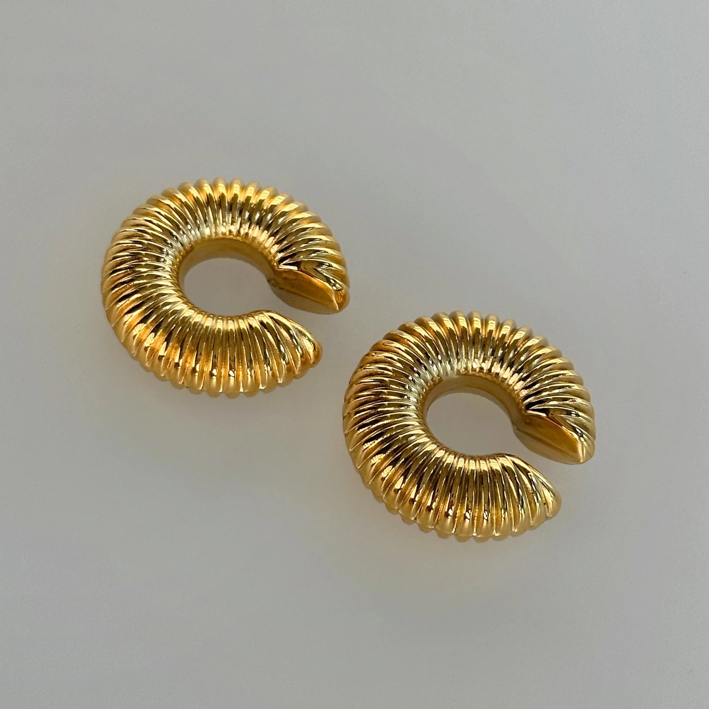 Su Statement Ear Cuff | Gold