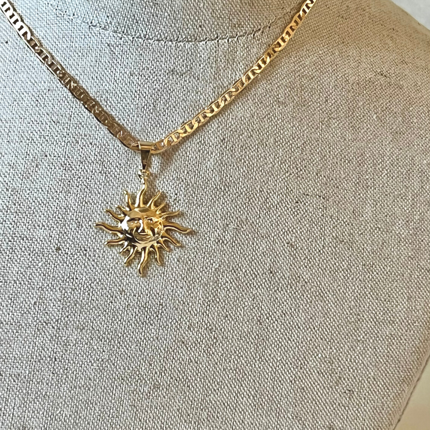 Lā Sun Pendant Necklace